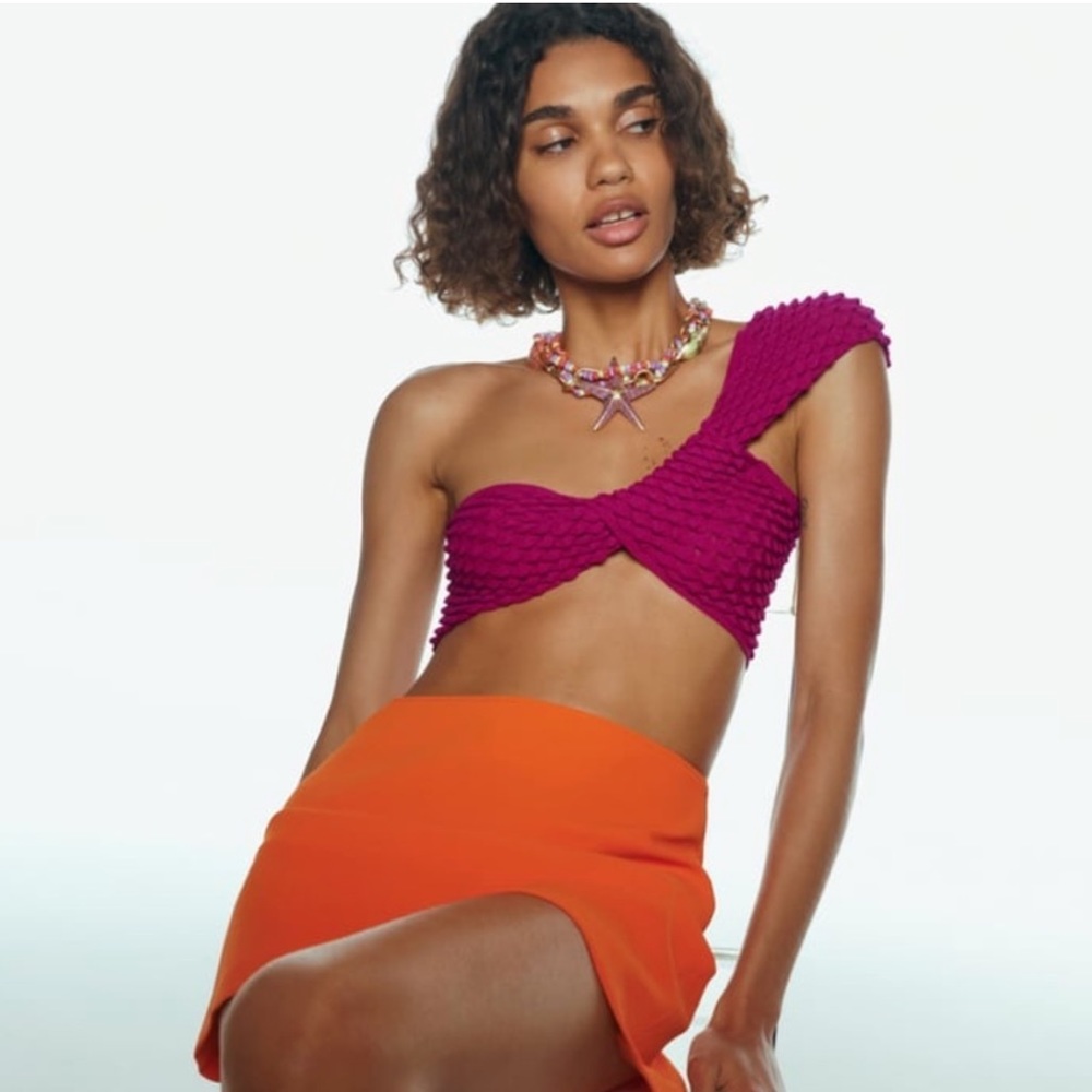 Zara KNOTTED ASYMMETRIC KNIT TOP
5802/023 XS SOLD OUT